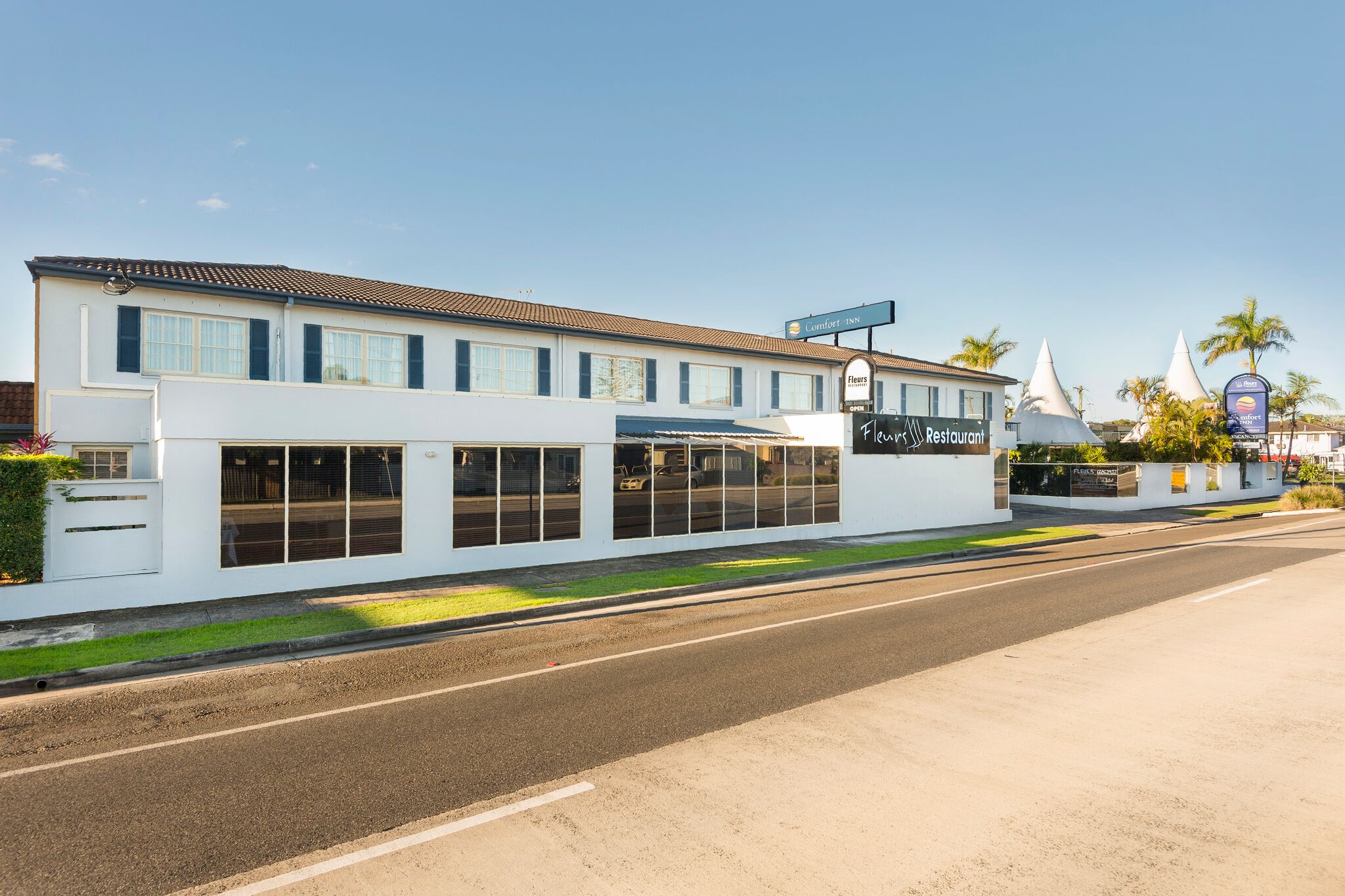 Comfort Inn front of building