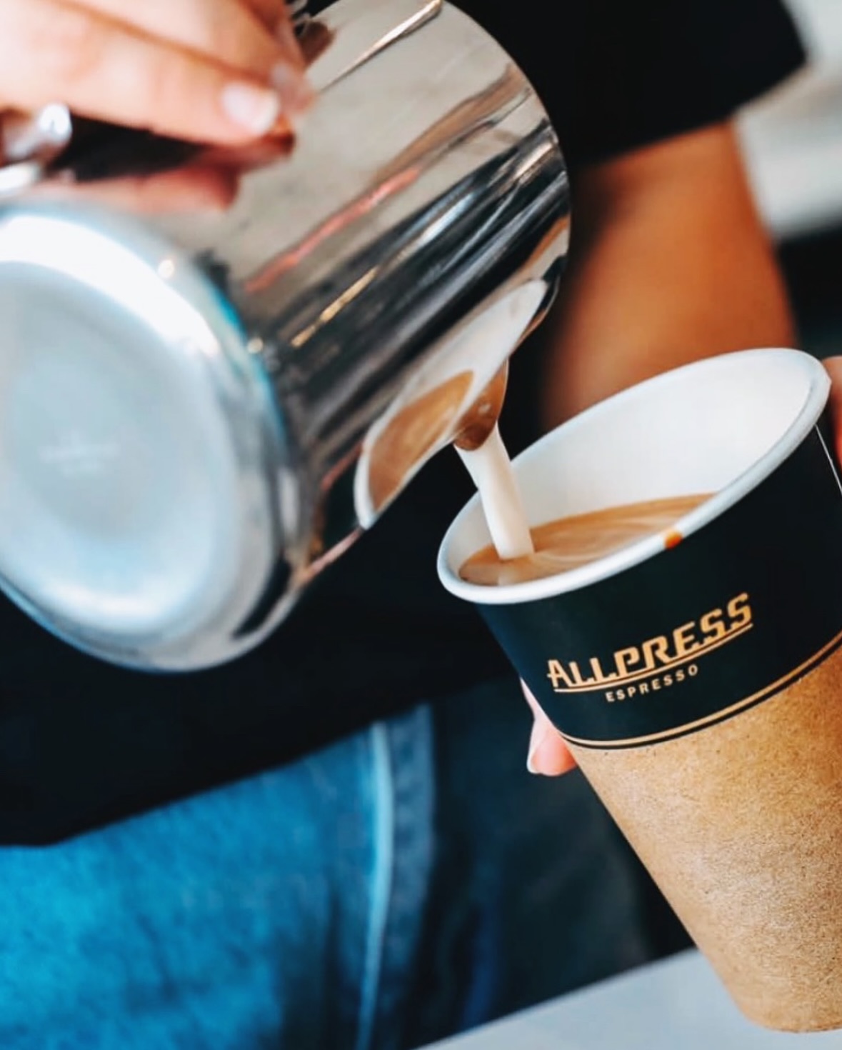 pouring a sparrow coffee